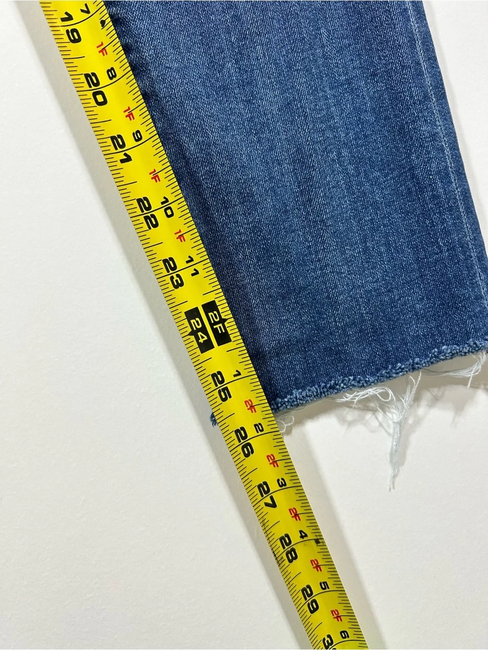 Women’s Agolde Los Angeles mid rise skinny jeans raw hem cropped size 26 EUC